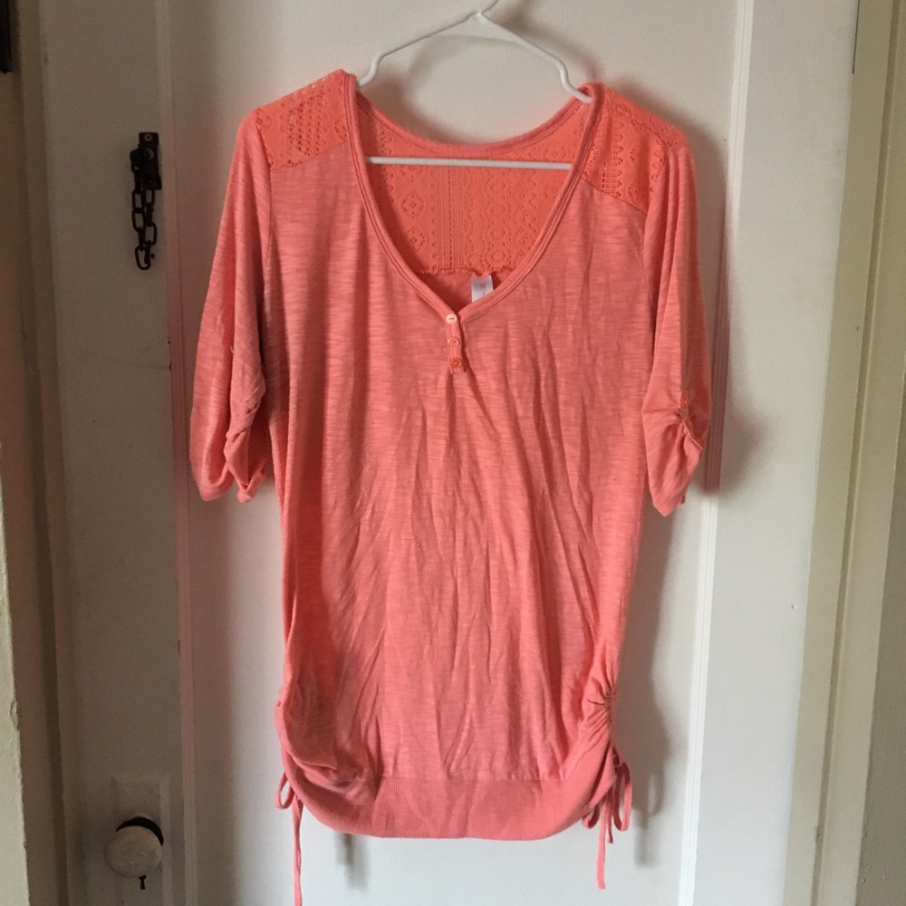 3 for $15🌀 quarter sleeve v neck top